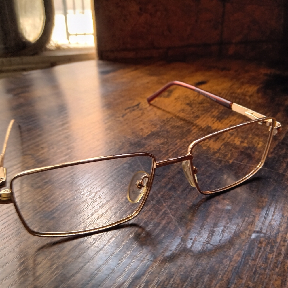 Gold frame eyeglasses